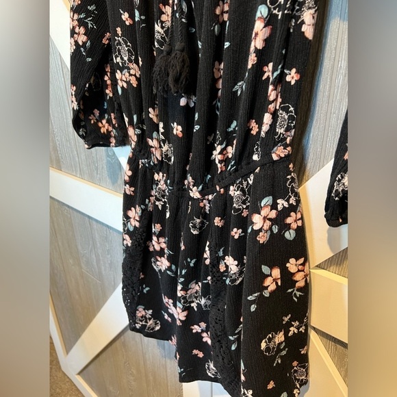 150. Floral Long Sleeve Romper with Open lace sleeves S - Picture 9 of 11